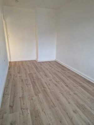 Neu renovierte, helle 2,5-Zimmer Wohnung im 2. OG in Dresden