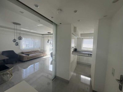 Stilvolle, modernisierte 2-Zimmer-Wohnung mit Balkon und EBK in Leonberg