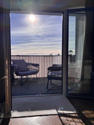 4-Zimmer-Penthouse mit EBK, großer Dachterrasse und TG-Platz