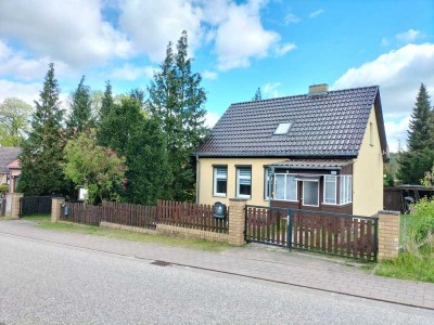 Günstiges 3,5-Zimmer-Einfamilienhaus mit EBK in Großwoltersdorf OT Altglobsow