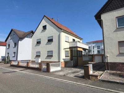 Vielseitig nutzbares Zweifamilienhaus in schöner Lage von Karlsdorf