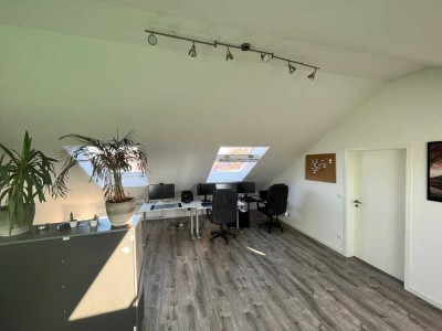 Sanierte Wohnung mit Dachschrägen in ruhige Lage