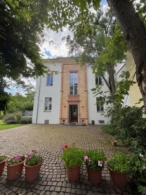 Direkt am Mainufer! Gründerzeitvilla-kernsaniert mit 307 m² + vermietetem VH - 140 m² € 1.830.000,-
