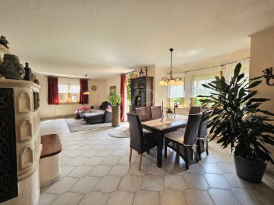 In Feldrandlage - viel Platz zum Leben und Genießen mit schönem Garten,  großem Carport und Stellpl.