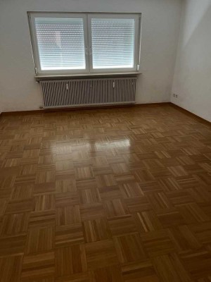 Großzügige 3,5-Zimmerwohnung im Hochparterre in Frickenhausen
