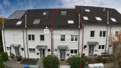 Perfektes Familienglück im modernen Reihenhaus