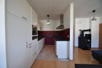 Sofort verfügbar: 3 Zimmer Wohnung in Ludwigsdorf, Balkon, Tiefgarage, Schwedenofen