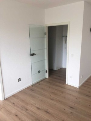 Modernes Single-Apartement mit EBK und Balkon