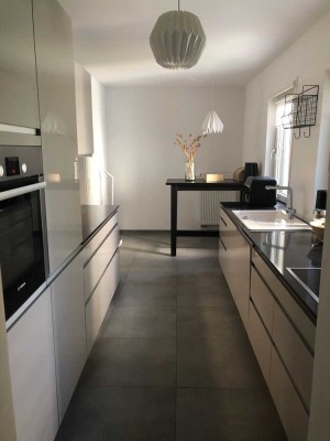 4,5 Zimmer Wohnung in Schwetzingen mit 2 Balkonen, 2 Garagen und großem Kellerraum
