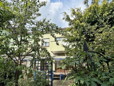 5-ZIMMER-REIHENMITTELHAUS MIT GARAGE UND KLEINEM GARTEN IN RUHIGER LAGE VON ALTDORF