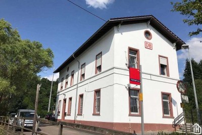 Exklusives Wohngebäude mit Geschichte: Ehemaliger Bahnhof in Birlenbach/Fachingen