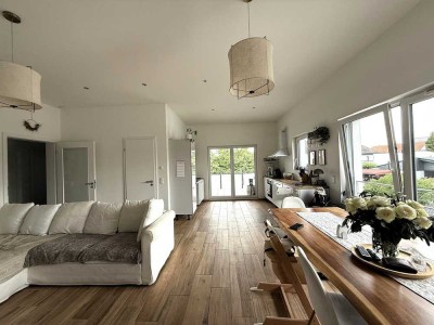Wunderschöne + energieeffiziente 3-Zi.-Wohnung mit toller Loggia, Keller + Stellplatz in guter Lage!
