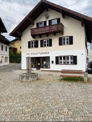 Attraktive Wohnung mit kleinen Garten in 1 a Lage im Zentrum von Tann