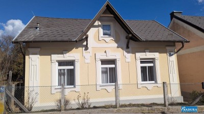 Sanierungsbedürftiges Einfamilienhaus in ruhiger Lage!!!