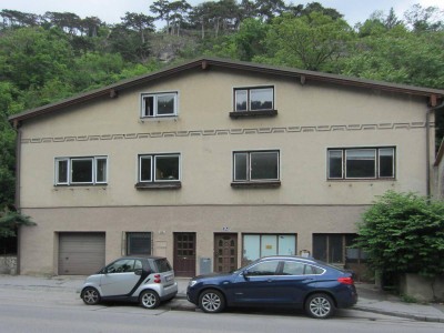 Sanierungsbedürftige Doppelhaushälfte nahe der Hochquellwasserleitung