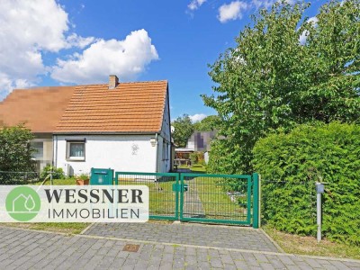Ruhig gelegene Doppelhaushälfte mit Garage auf großem Grundstück in Finkenkrug