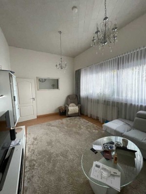 Attraktive 4-Zimmer-Erdgeschosswohnung in zentraler Lage – ideal für vielfältige Nutzungsmöglichkeit