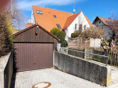 Exklusive, neuwertige 3-Raum-DG-Wohnung mit geh. Innenausstattung mit Balkon und EBK