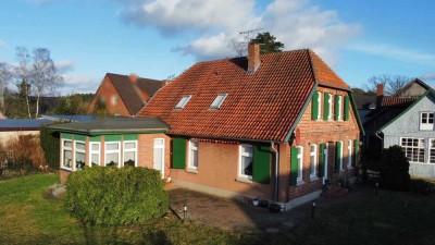 Wohnhaus ca. 220m² plus Nebengelasse ca. 565m²