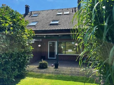 Familienfreundliche Doppelhaushälfte mit Garten, überdachter Terrasse und großer Garage