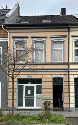 Für Naturfreunde: Zweifamilienhaus gegenüber dem Botanischen Garten im Dreikönigenviertel Neuss.