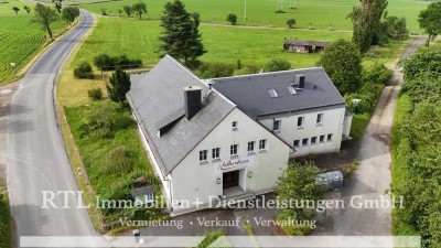 (A1550) Vielseitiges Kulturhaus mit Veranstaltungssaal und Ferienwohnungen in Kleingeschwenda