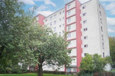 Hochparterre-Wohnung mit Balkon, Loggia in gepflegtem Mehrfamilienhaus