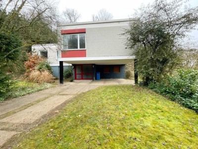 Freistehendes Einfamilienhaus mit großem Grundstück mit Potential