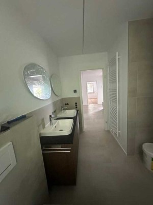 ERSTBEZUG ! Hochwertig sanierte 3,5 Zimmer Wohnung mit tollen Highlights
