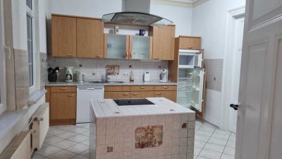 Traumhafte Erdgeschosswohnung in historischer Villa mit Panoramablick