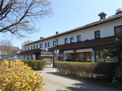 ++ ALTPERLACH -- NÄHE PFANZELTPLATZ ++ Helle, ruhige Dachgeschosswohnung mit Parkett ++