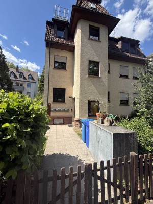 Diese großzügige 4-Zimmer-Erdgeschosswohnung mit ca. 102 m² Wohnfläche