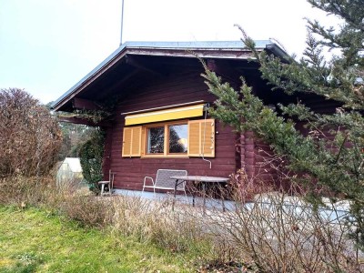 Charmantes Wochenendhaus mit Potenzial für dauerhaftes Wohnen in Kühbacher Ortsteil