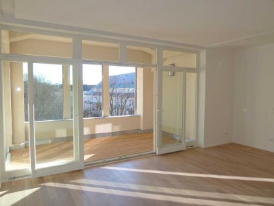 Exklusives Investment: Modernisiert in 2015 !! 3-Räume mit Loggia und TG-Stellplatz im "Klangwerk"