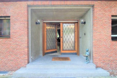 Baugrundstück mit charmantem Einfamilienhaus im Kölner Hahnwald