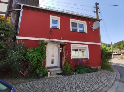 Einfamilienhaus mit kleinem, schön eingewachsenen Garten