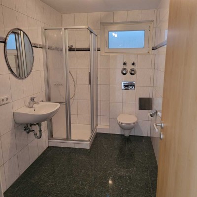 Schöne 1-Zimmer-Souterrain-Wohnung mit EBK und eigener Terrasse in Kösching.