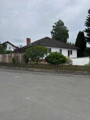 Großzügige  Wohnung in 2-Familienhaus
