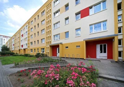 3-Raumwohnung mit Badewanne und Balkon