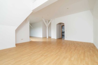 Lichtdurchflutete DG-Maisonette mit sonniger Dachterrasse