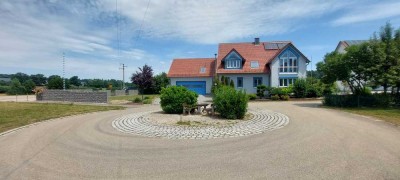 1800 € - 182 m² - 8.0 Zi.