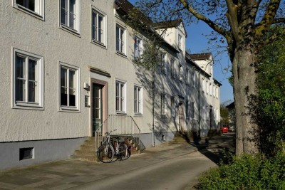 Zentral Wohnen, 2-Zimmer-Wohnung mit Badewanne // 1.OG rechts