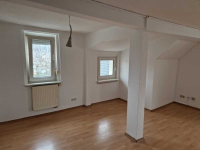 Nidda - Renovierte 3-Zimmer-DG-Whg mit Gartenmitbenutzung (höchstens 3 Personen)