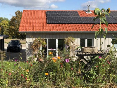 Flexibles Energiekonzept & Mini-Kosten: Wohngesundes Juwel, erstellt mit süddeutscher Handwerkskunst