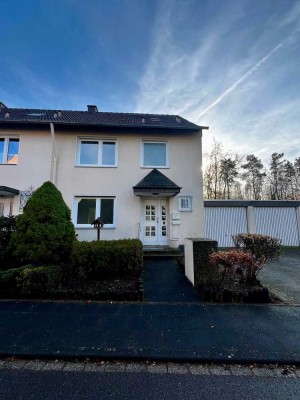 Schönes Reiheneckhaus mit großem Garten in ruhiger Lage