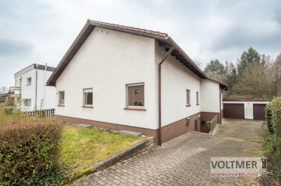 WOHLFÜHLOASE - Einfamilienhaus mit Einliegerwohnung und zwei Garagen in Bexbach!