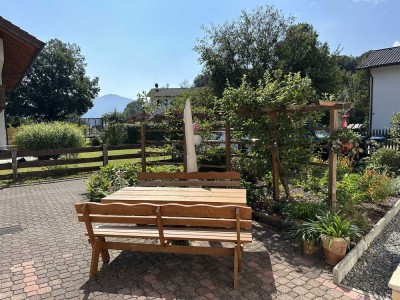 Ländliches Idyll mit Bachlauf und Fischweiher in Grossweil