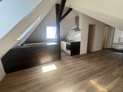Lichtdurchflutete 3-Zimmer DG Wohnung in Top Lage! Erstbezug nach Sanierung!