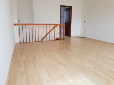 Helle, geräumige und gepflegte 1,5-Zimmer-Maisonette-Wohnung mit Balkon und Einbauküche in Ulm