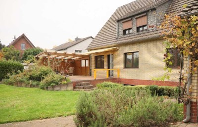Helle 3,5-Zimmer Wohnung mit Garten, Terrasse und Doppelgarage in Neuss-Norf